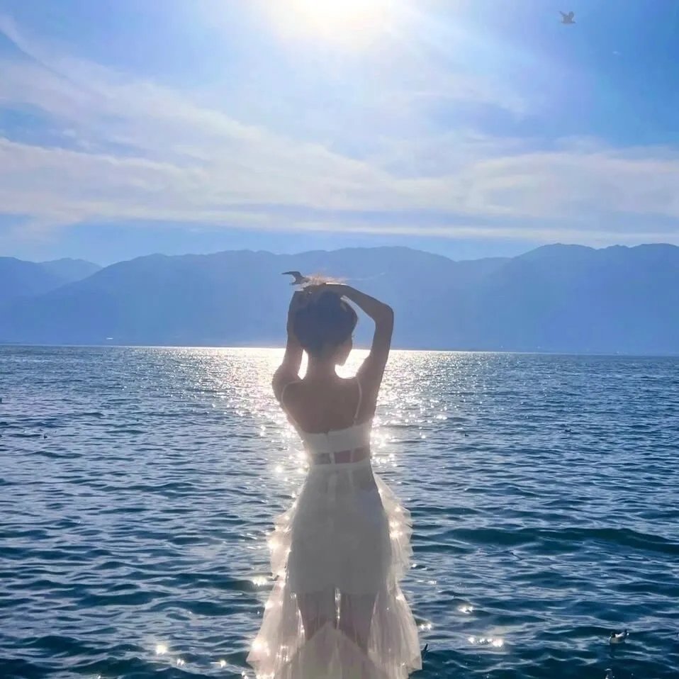 背后的她，眼前的我